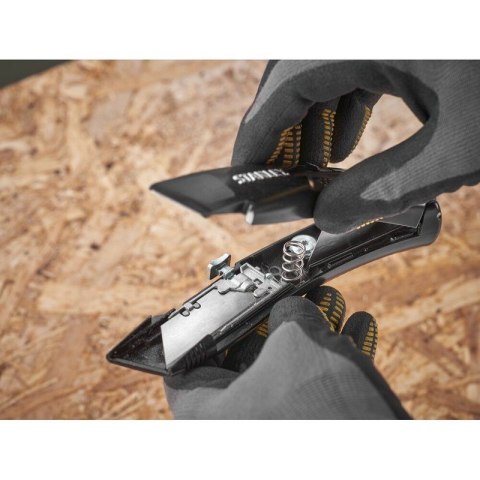 NÓŻ HEAVY DUTY OSTRZE TRAPEZ CHOWANE METALOWY CZARNY